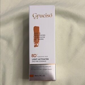 Ciso 8D Light-Activated Enzyme Essence - Cream, Orange Accent